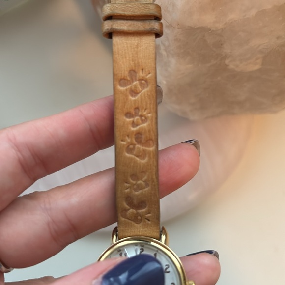 Vintage genuine, leather Winnie the Pooh watch - Picture 3 of 4